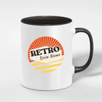 Weiße keramiktasse mit schwarzem inneren und henkel, retro sonnendesign und personalisiertem wunschname, spülmaschinenfest