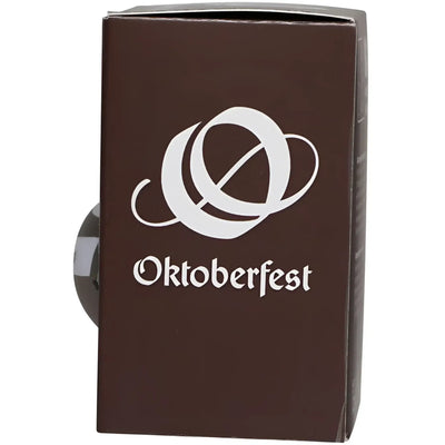 Braune kartonverpackung mit weißem oktoberfest logo und stilisiertem emblem für oktoberfest geschenkset bert und berta