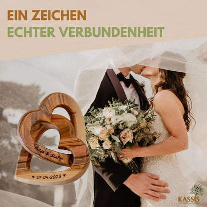 Olivenholz personalisierte verbundene Herzen 7,50 cm Geschenk zur Hochzeit Valentinstag Jubiläum - Herz