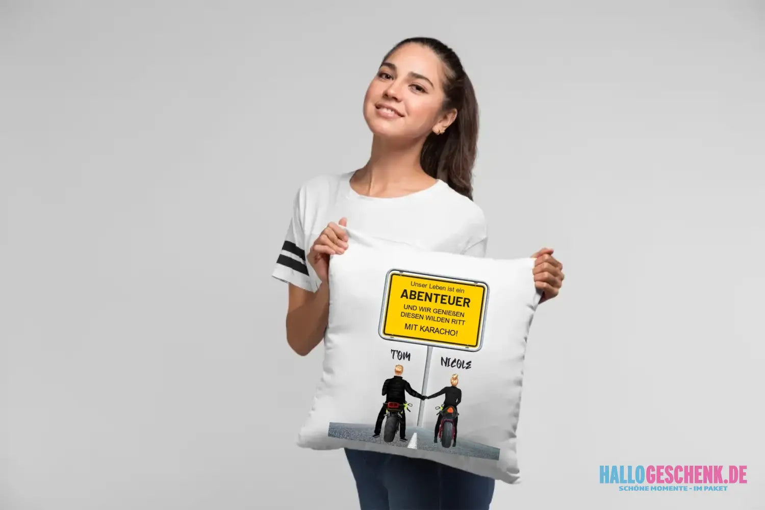 Ortsschild-Designer mit Motorrad-Couple • Kissen 40x40 cm