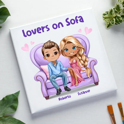 Paar-Design: Lovers on Sofa mit Geschlechtswahl • (2-4 personalisierbare Figuren) - Leinwand auf Holzkeilrahmen