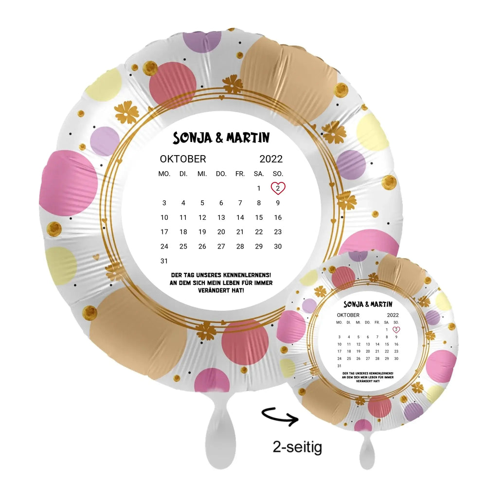 Personalisierbarer kalender luftballon 43 cm in pastellfarben mit goldakzenten und punktemuster
