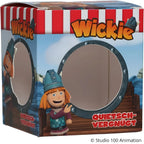 Wickie badente Figur mit blau helmet und lila Outfit in rot weiß striped gift box mit porthole windows