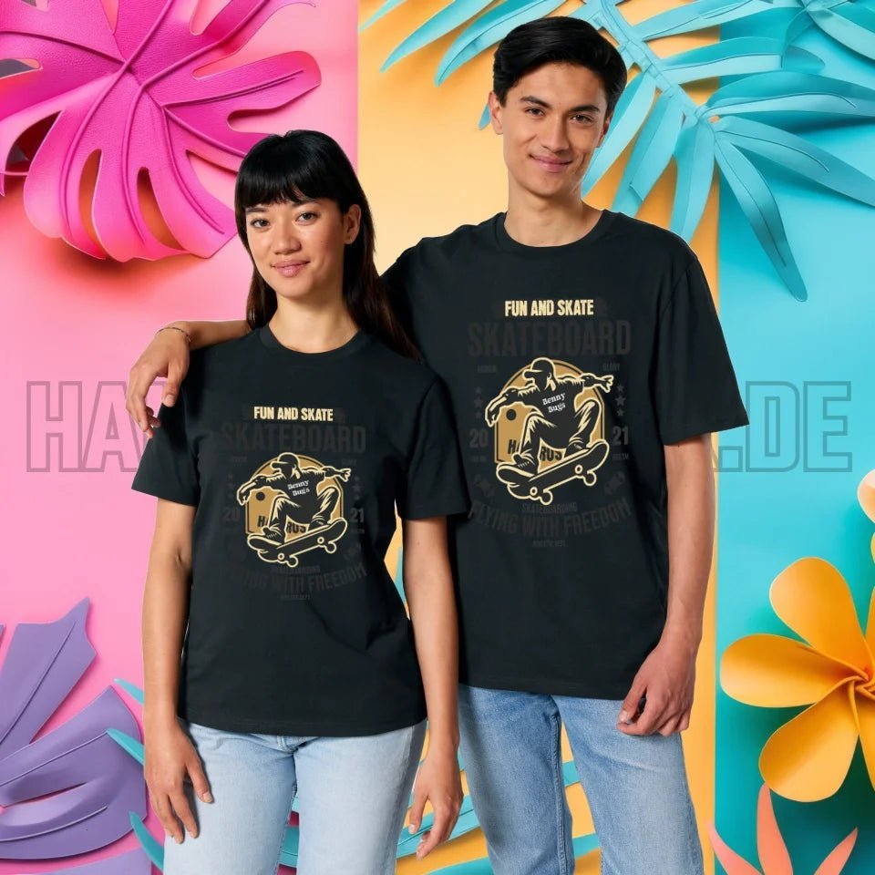 Skater mit Wunschname • Skateboard • Unisex Premium T-Shirt XS - 5XL aus Bio - Baumwolle für Damen & Herren • Exklusivdesign • personalisiert von HalloGeschenk.de