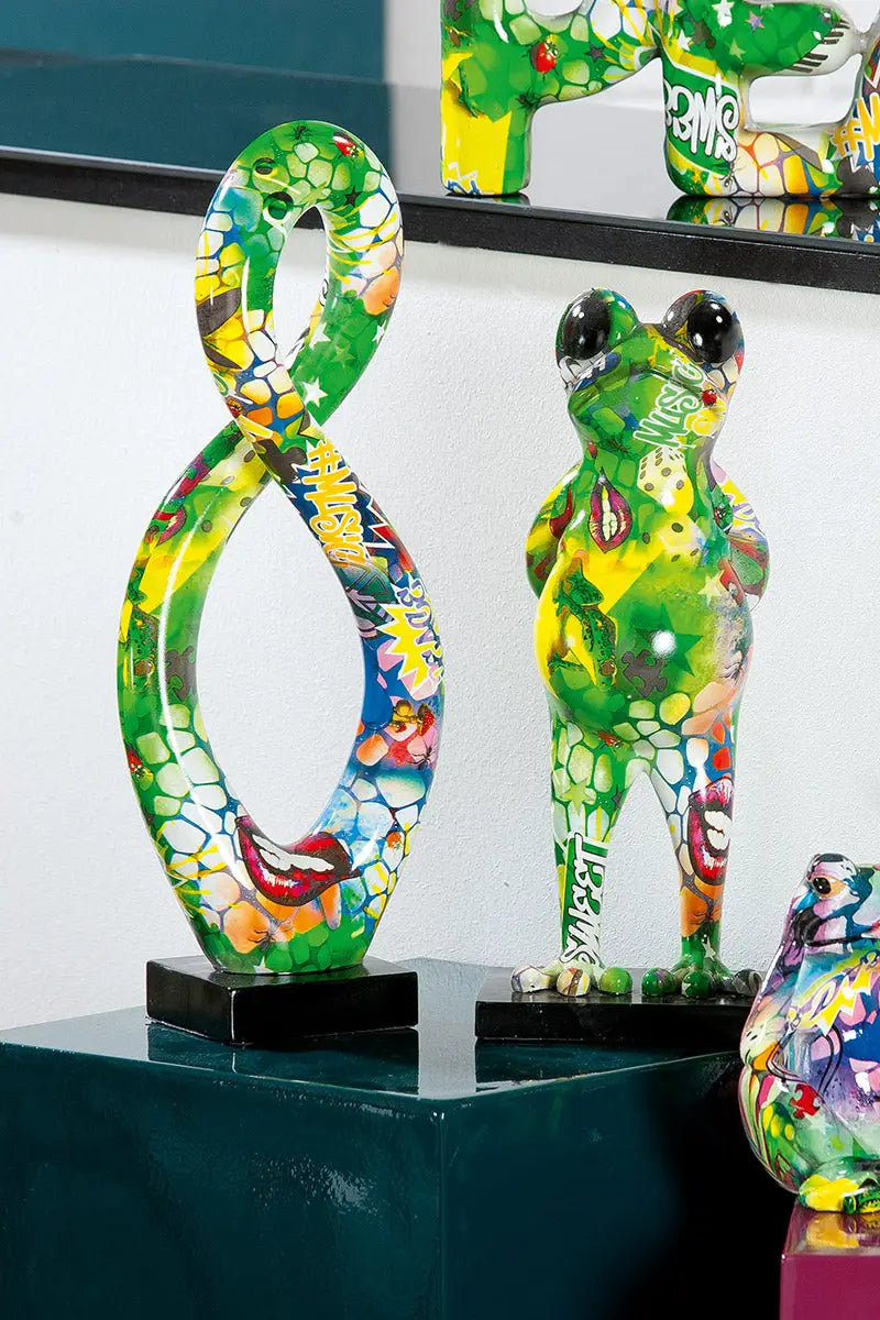 Skulptur: Frosch „Street Art 2“ • Kunstharz • mehrfarbig mit schwarzen Akzenten • 30,5×13×10 cm • Gilde - Figur
