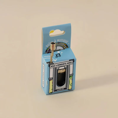 miniature brass spieluhr music box mit goldfarben top und schwarz Innenseite in Hellblau box mit musical notes und what wonderful world Text