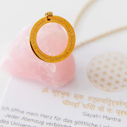 Spirituelle Kette | vergoldet | Gayatri Mantra Gravur