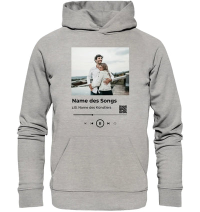 Ein heather grauer hoodie mit individuellem spotify musikplayer design und gedrucktem foto und songdetails