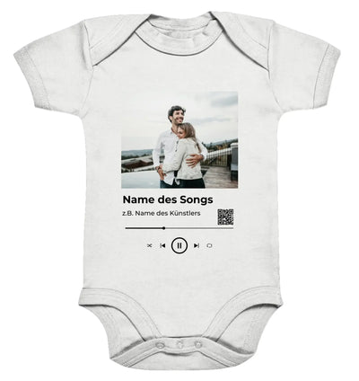 HalloGeschenk.de front-organic-baby-bodysuit-f4f4f2-1116x