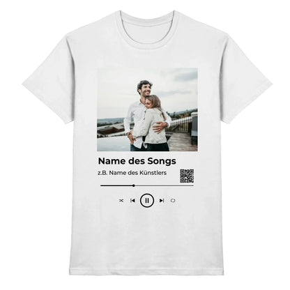 Weißes cotton t shirt mit foto print zweier menschen umarmung als spotify musik player design