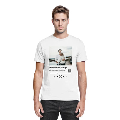 Weißes cotton t-shirt mit spotify-fotomotiv print und musikplayer-design mit deutschem songtext und wunschfoto