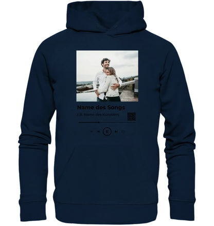 Marine blaue hoodie mit individuellem fotodruck im spotify musikplayer design aus der statement collection