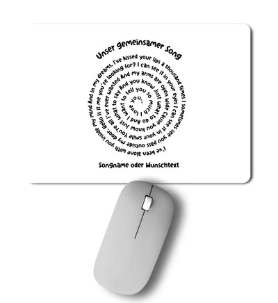 Weißer rechteckiger spotify motiv mousepad mit kreisförmigem spruch unser gemeinsamer song und silberner maus