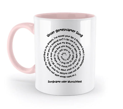 Weiße keramiktasse mit rosa griff und innenfläche mit spiraltext unser gemeinsamer song aus der spotify motiv statement collection