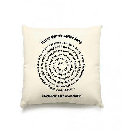Creamfarbenes quadratisches kissen mit schwarzem spiraltextdesign aus spotify motiv mit deutschem spruch und englischen lyrics