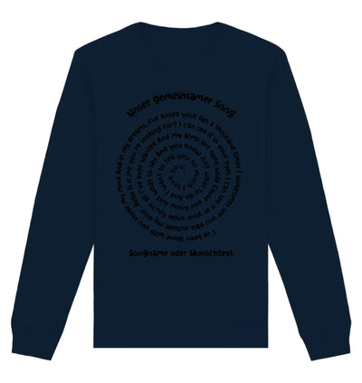 Dunkelblaues langarmshirt mit schwarzem spiralförmigem text auf der rückseite spotify-motiv 1 statement-collection