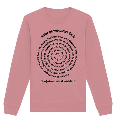 Ein weiches rosa langarm sweatshirt mit schwarzem spiraltext vom spotify motiv 1 aus der statement collection