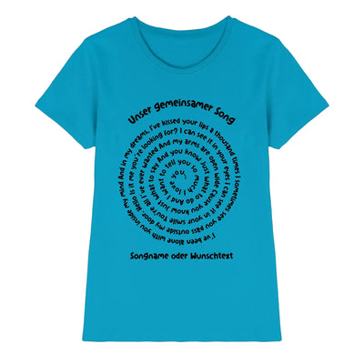 Eine türkisfarbene damen kurzarmshirt mit schwarzem spiralförmigem textdesign aus spotify-lyrics