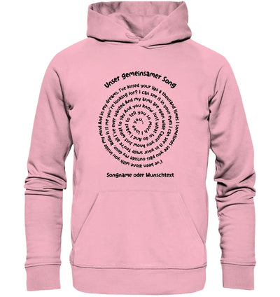 Ein soft pinker hoodie mit kapuze und schwarzem spiraltext design auf der brust aus der spotify motiv statement collection