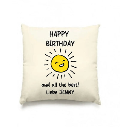 Cremefarbiges kissen mit fröhlicher gelber sonne und schwarzem Text happy birthday und all best liebe jenny aus der spotify motiv 2 statement collection