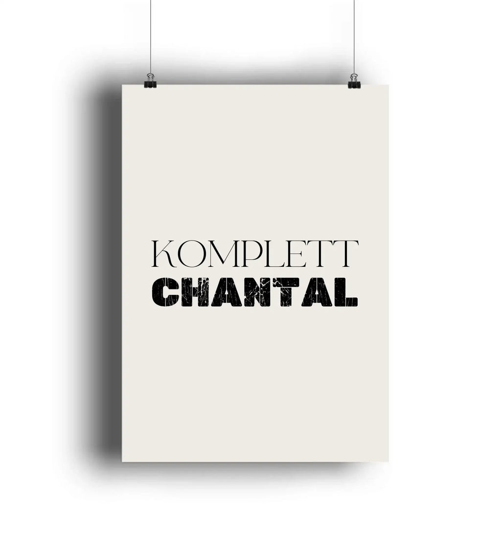 Minimalistisches beige poster aus der sprüche mit namen 1 kollektion mit den worten komplett und chantal in schwarzer typografie