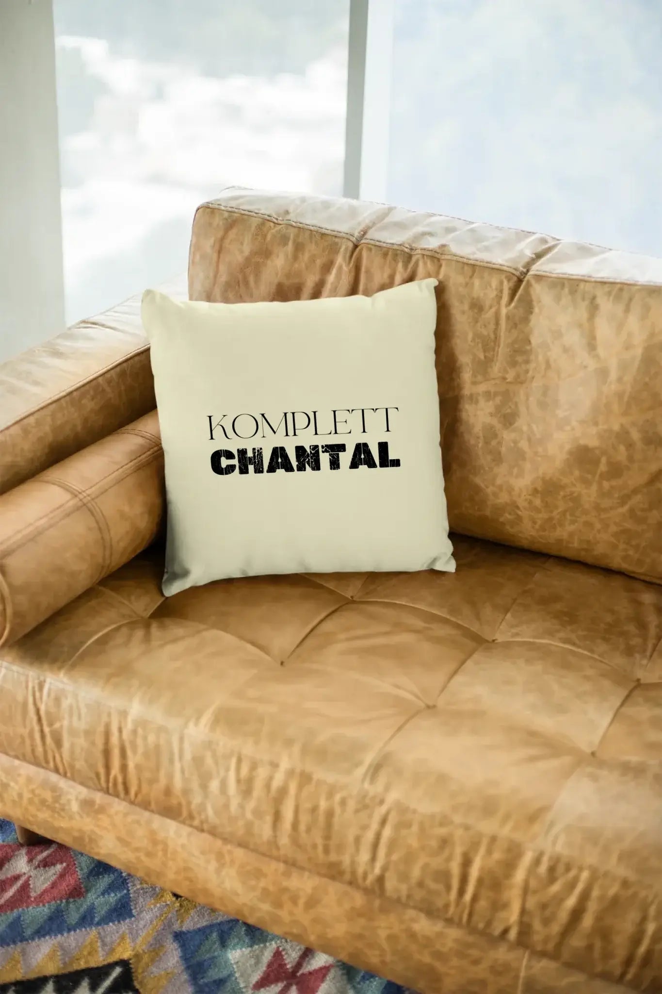 Creamfarbiges kissen mit schwarzem text komplett chantal aus der statement-collection personalisierter schriftzug