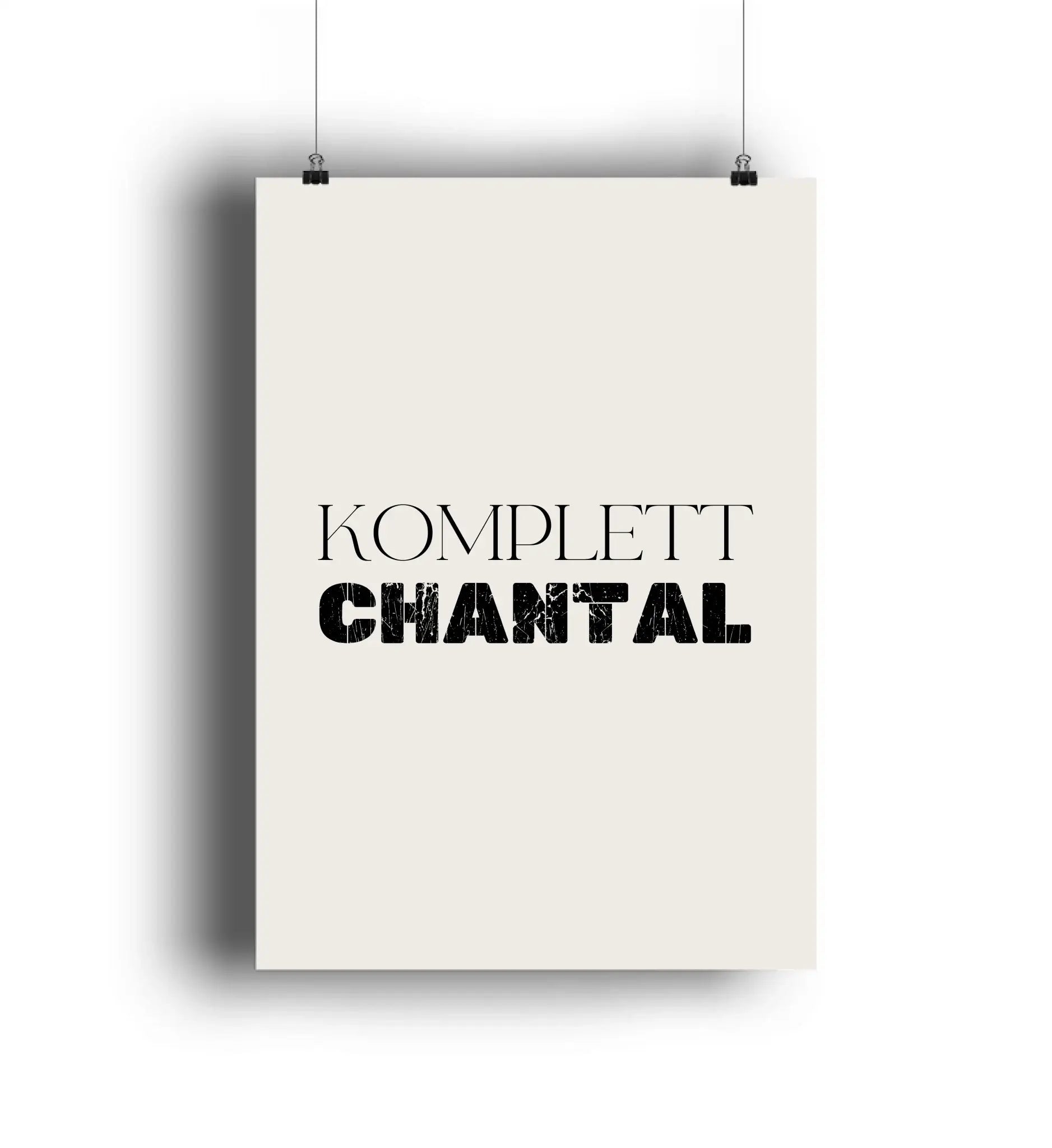 Minimalistisches beiges poster komplett chantal mit fetter schwarzer schrift und distressed texture aus der statement collection