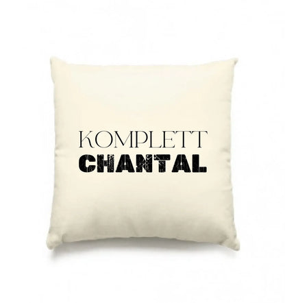 Creamfarbiges quadratisches kissen mit schwarzem text komplett chantal aus der sprüche mit namen statement collection