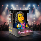 Gelbe gummiente squawk this way mit langem braunem haar trägt blaue jacke pinkes shirt und hält mikrofon