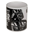 Weiße keramik tasse mit schwarz weiß grafik von darth vader und text ultimate dark side coffee star wars lizenzprodukt