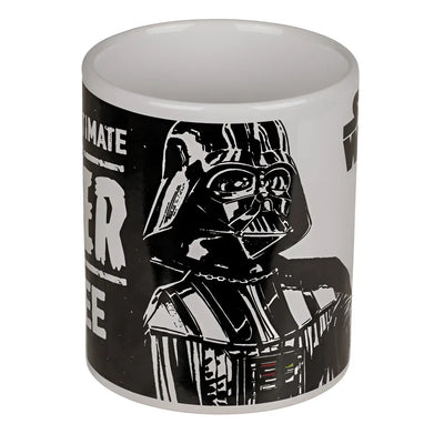 Weiße keramik tasse mit schwarz weiß grafik von darth vader und text ultimate dark side coffee star wars lizenzprodukt