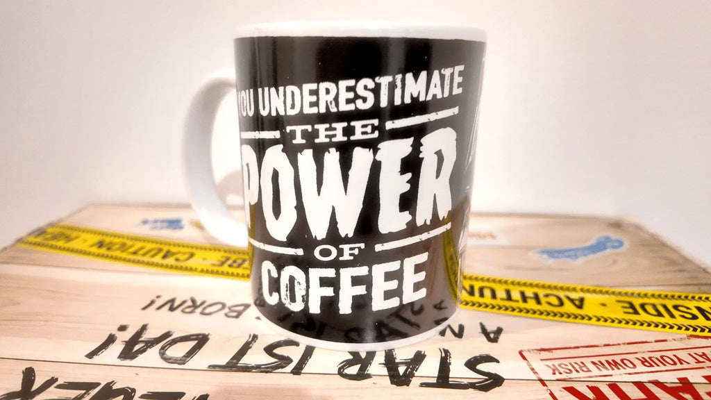 Schwarze star wars keramik tasse mit weißem griff und dem spruch you underestimate power von coffee