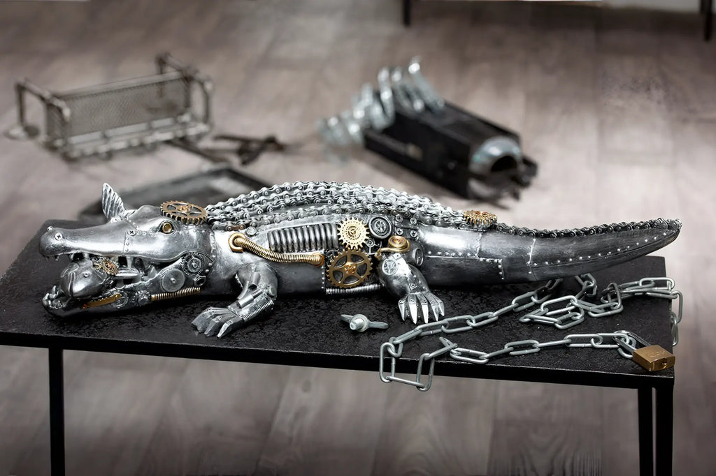 Steampunk metall krokodil figur aus kunstharz in silber mit zahnrädern und kette von gilde 14,5x35,5x60 cm