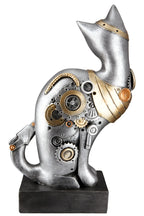 Steampunk katzenfigur aus kunstharz mit silbernen und messingfarbenen zahnraddetails von gilde 30x20x7 cm