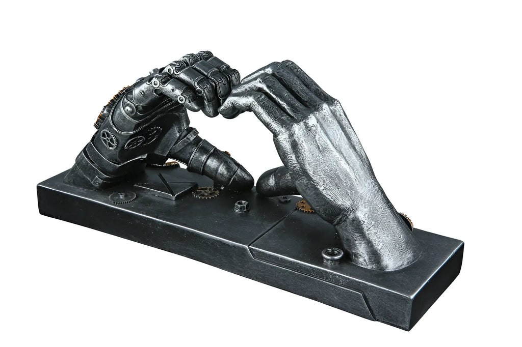 Steampunk skulptur herz-hände mit mechanischer und organischer hand in silberfarbenem kunstharz von gilde