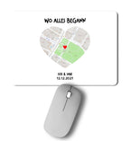 Weißes mousepad mit herzförmiger straßenkarte namens und datum wo alles begann aus der statement collection