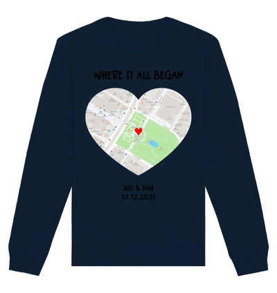 Navyblaues langarmshirt mit herzförmiger straßenkarte und wunschtext wo alles begann design