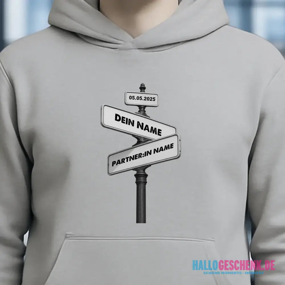 Straßenschild Datum + Wunschtext diverse Hintergründe personalisiert • Unisex Hoodie für Damen & Herren • Bio