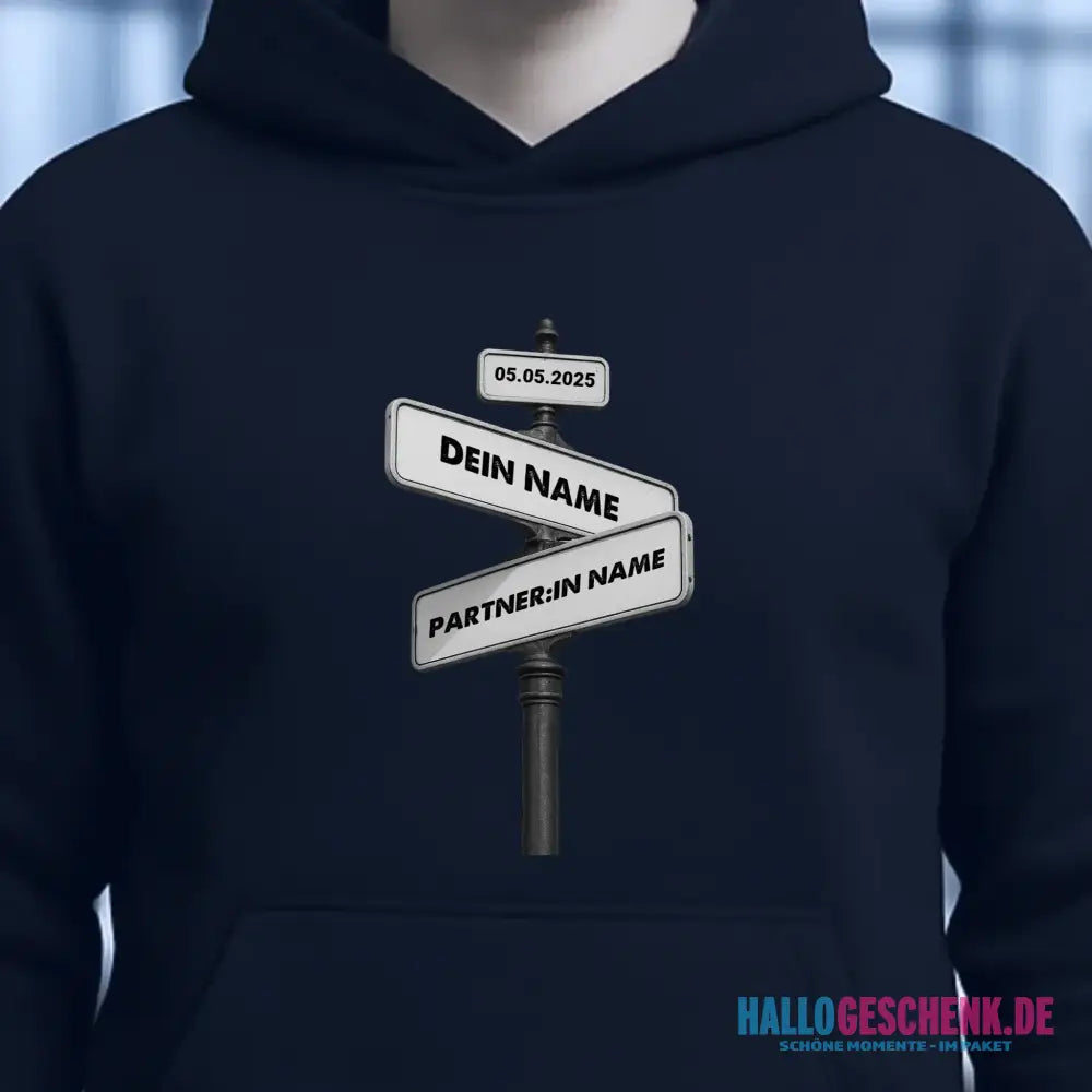 Straßenschild Datum + Wunschtext diverse Hintergründe personalisiert • Unisex Hoodie für Damen & Herren • Bio