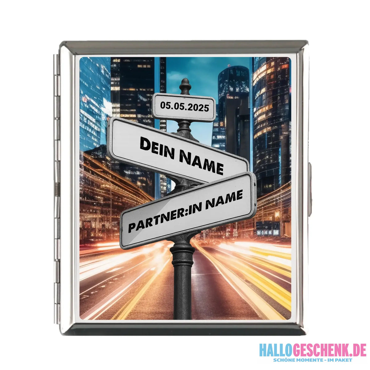 Straßenschild Datum + Wunschtext (diverse Hintergründe) • Zigarettenetui (16–18 Zigaretten) • personalisiert ab 06.11.25