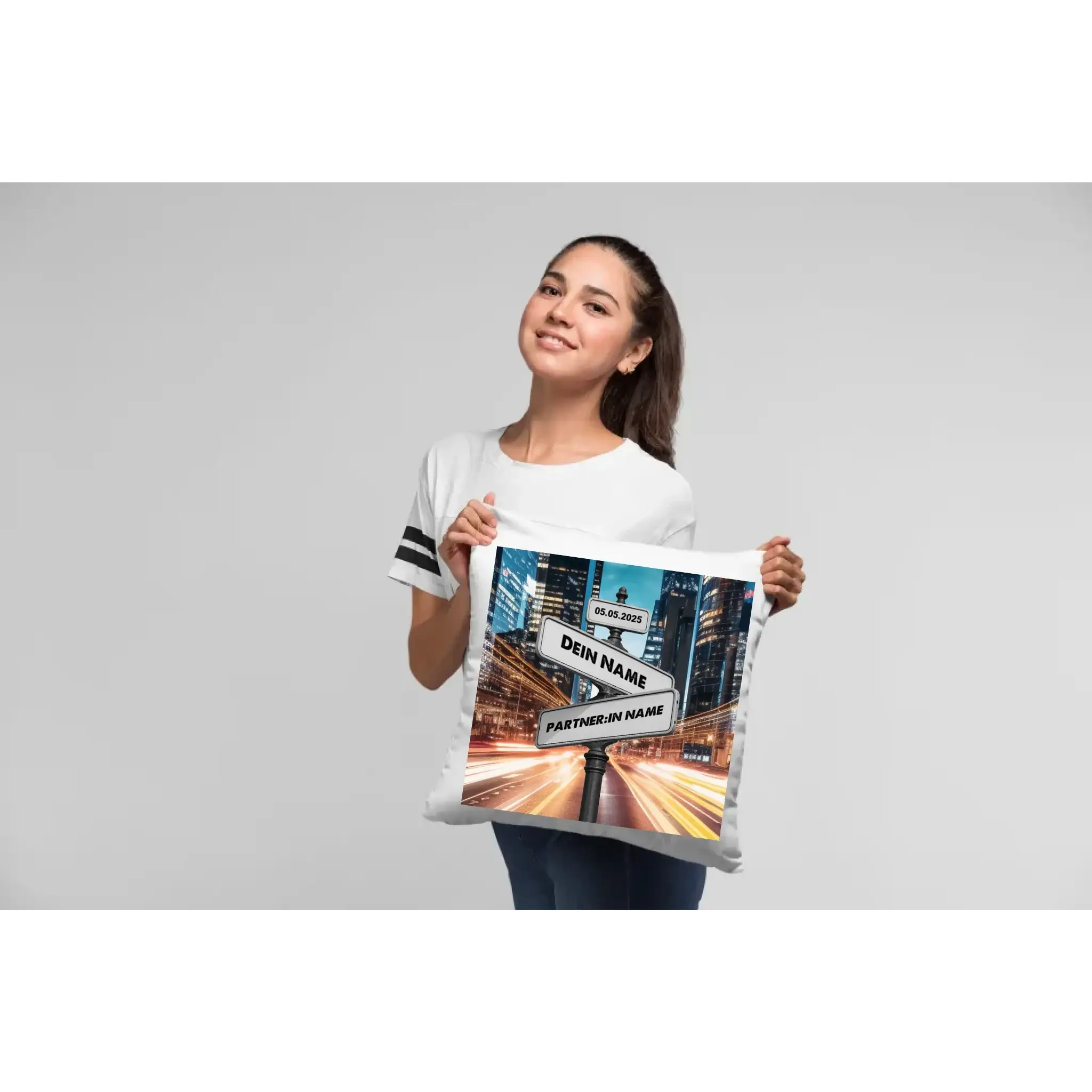 Straßenschild Datum + Wunschtext diverse Hintergründe personalisiert • Kissen 40x40 cm