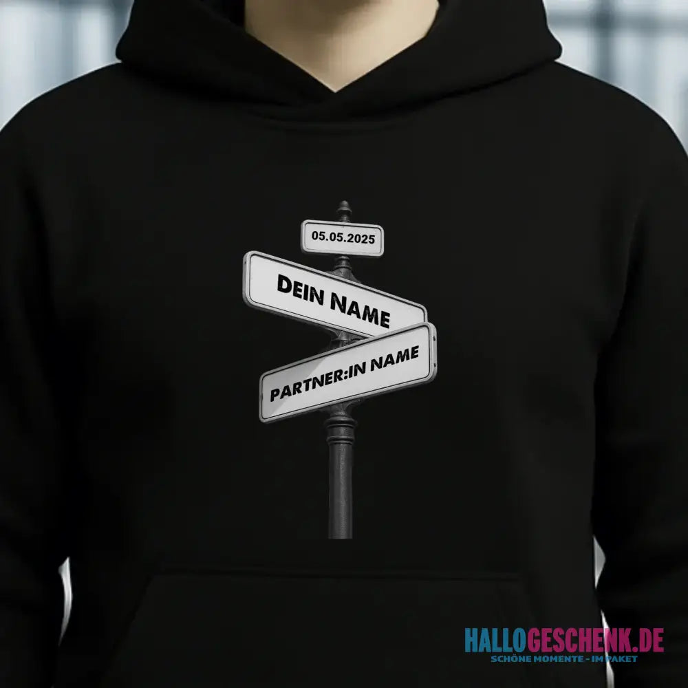 Straßenschild Datum + Wunschtext diverse Hintergründe personalisiert • Unisex Hoodie für Damen & Herren • Bio
