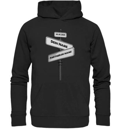 Straßenschild Wegweiser • mehrere Artikel • ’Statement-Collection’ • Wunschtext • Mein Motiv - Unisex Hoodie • Bio