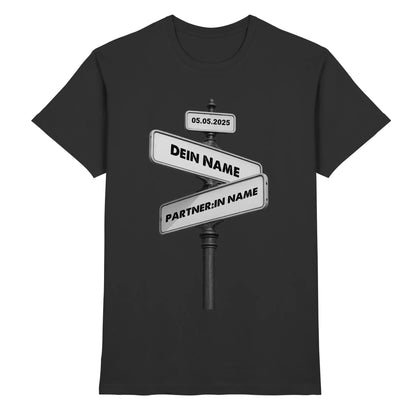 Straßenschild Wegweiser • mehrere Artikel • ’Statement-Collection’ • Wunschtext • Mein Motiv - Premium Herren T-Shirt