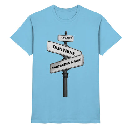 Straßenschild Wegweiser • mehrere Artikel • ’Statement-Collection’ • Wunschtext • Mein Motiv - Premium Herren T-Shirt