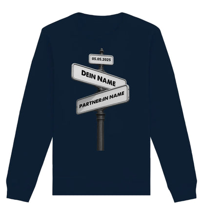 Straßenschild Wegweiser • mehrere Artikel • ’Statement-Collection’ • Wunschtext • Mein Motiv - Unisex Sweatshirt • Bio