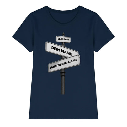 Straßenschild Wegweiser • mehrere Artikel • ’Statement-Collection’ • Wunschtext • Mein Motiv - Premium Damen T-Shirt