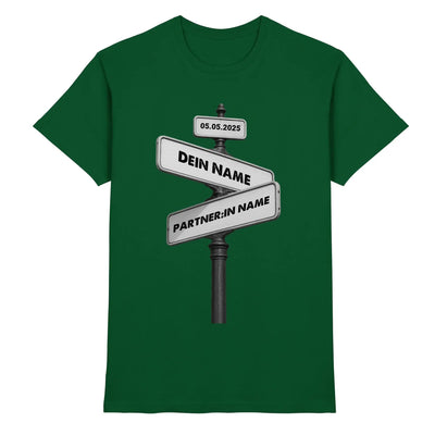 Dunkelgrünes baumwoll t shirt mit gedrucktem motiv von drei straßenschildern aus der statement collection