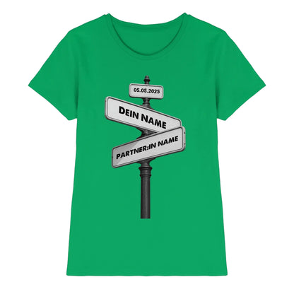 Straßenschild Wegweiser • mehrere Artikel • ’Statement-Collection’ • Wunschtext • Mein Motiv - Premium Damen T-Shirt