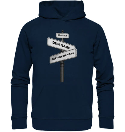 Straßenschild Wegweiser • mehrere Artikel • ’Statement-Collection’ • Wunschtext • Mein Motiv - Unisex Hoodie • Bio
